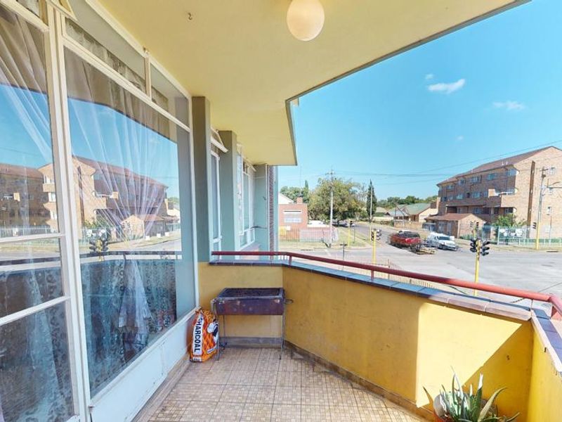 High-Demand 2-Bedroom Apartment in Potchefstroom Central - Photo 2