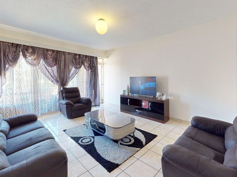 High-Demand 2-Bedroom Apartment in Potchefstroom Central - Photo 5