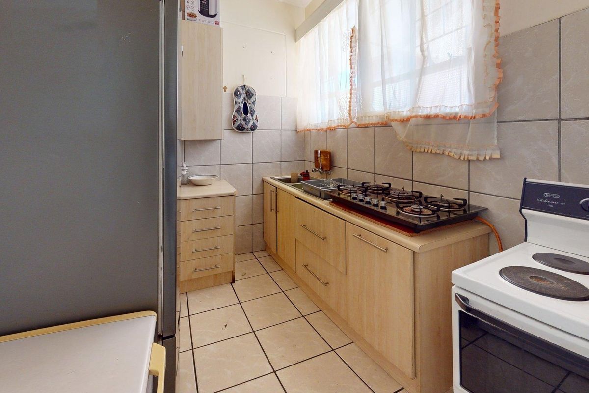 High-Demand 2-Bedroom Apartment in Potchefstroom Central - Photo 4