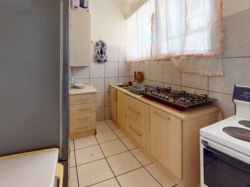 High-Demand 2-Bedroom Apartment in Potchefstroom Central - Photo 4