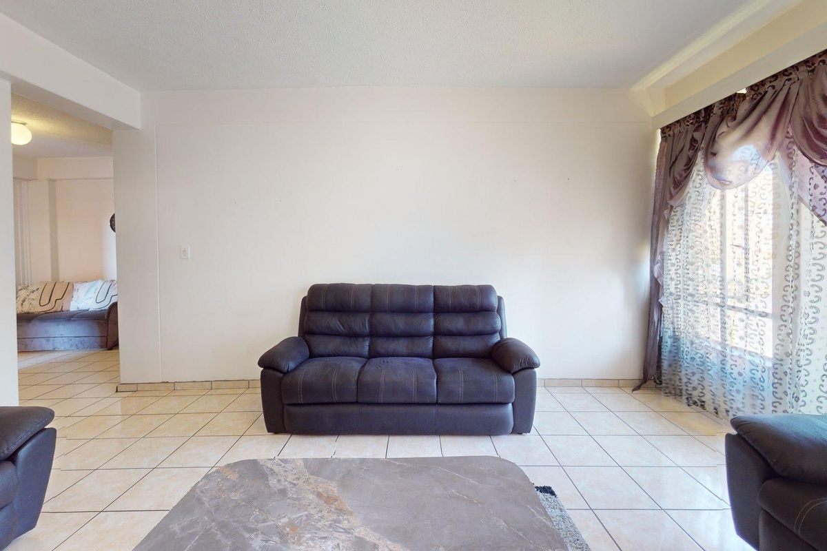 High-Demand 2-Bedroom Apartment in Potchefstroom Central - Photo 3