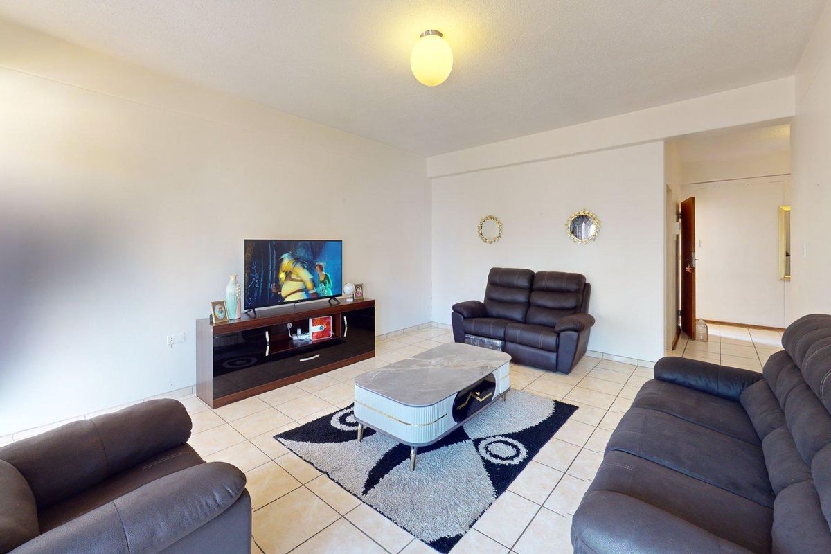 High-Demand 2-Bedroom Apartment in Potchefstroom Central - Photo 2