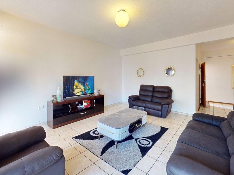 High-Demand 2-Bedroom Apartment in Potchefstroom Central - Photo 2