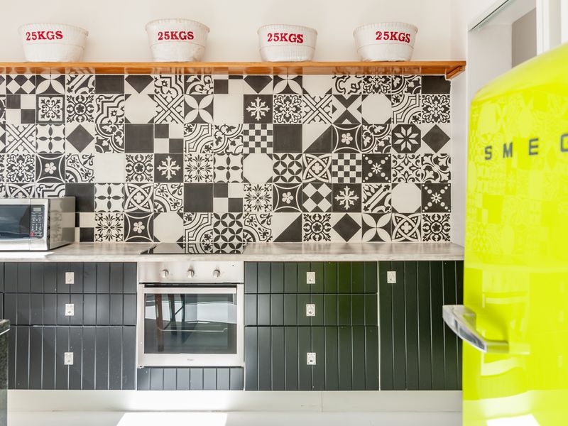 Cozy Two Bedroom Home - Photo 9