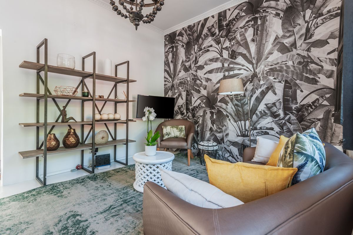 Cozy Two Bedroom Home - Photo 2