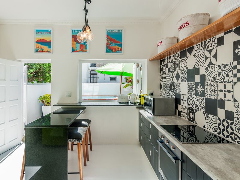 Cozy Two Bedroom Home - Photo 7