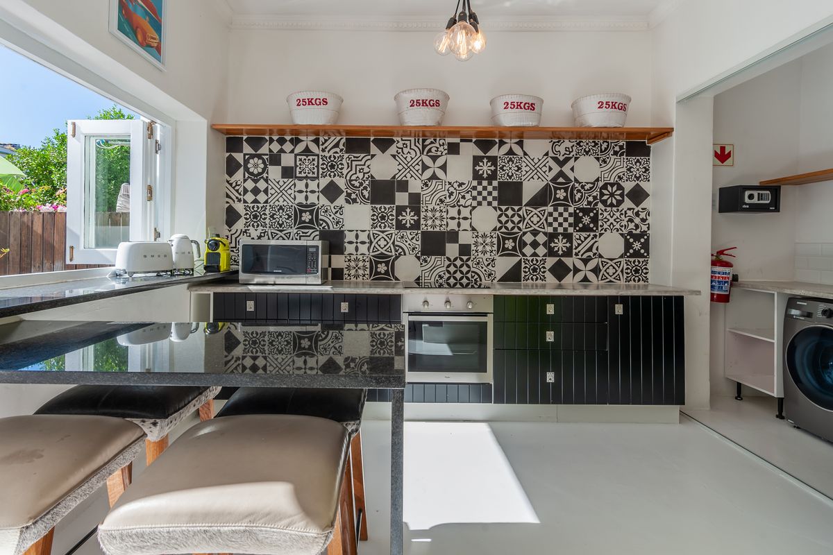 Cozy Two Bedroom Home - Photo 5