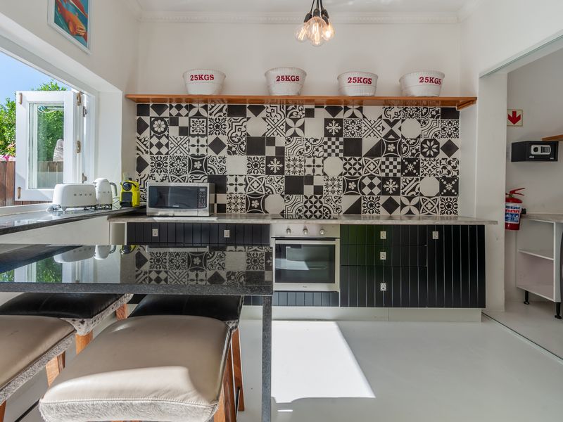 Cozy Two Bedroom Home - Photo 5