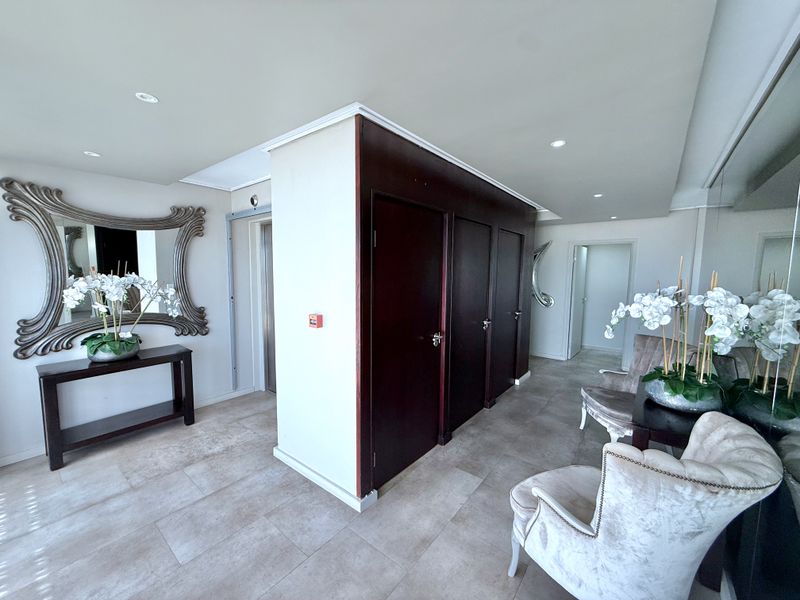 12th Floor Bloubergstrand Penthouse | Direct Lift Access | Uninterrupted Sea And Table Mountain View - Photo 8