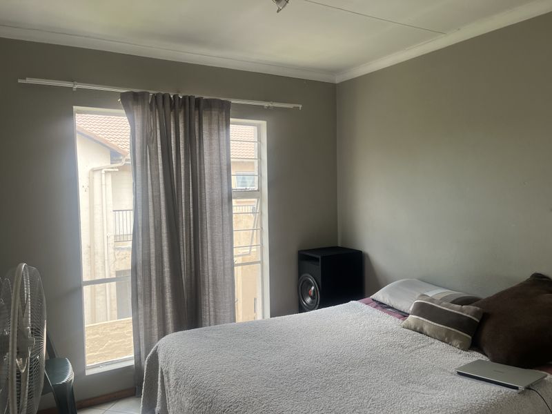 2-bedroom apartment in Albertsdal, Alberton - Photo 8