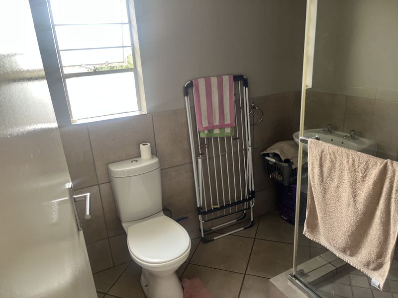 2-bedroom apartment in Albertsdal, Alberton - Photo 7