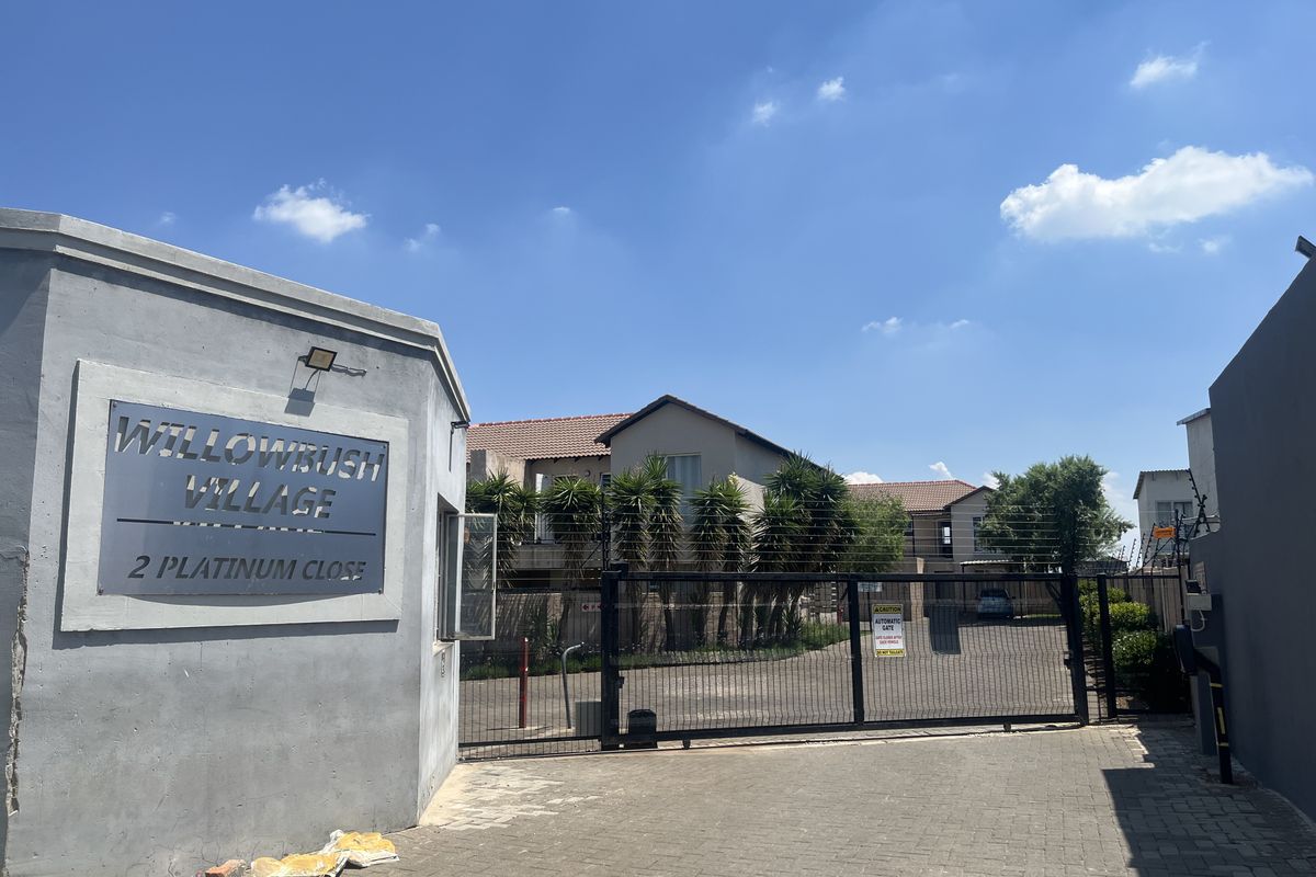 2-bedroom apartment in Albertsdal, Alberton - Photo 2