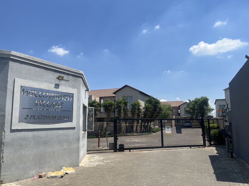 2-bedroom apartment in Albertsdal, Alberton - Photo 2