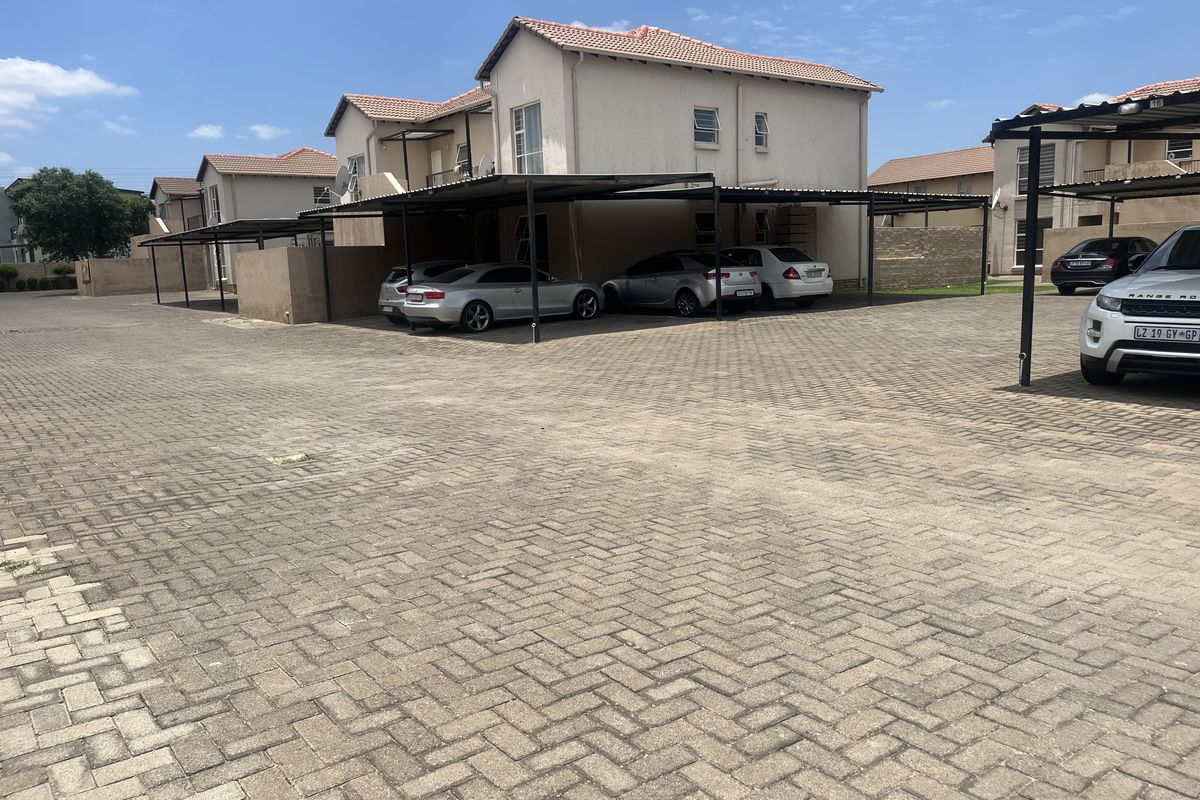 2-bedroom apartment in Albertsdal, Alberton - Photo 4