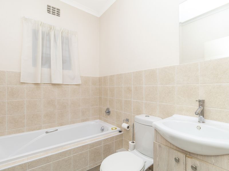 Modern 2 Bed 2 Bath Apartment with Backup Power in Prime Olivedale - Photo 10