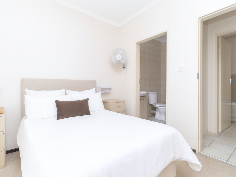 Modern 2 Bed 2 Bath Apartment with Backup Power in Prime Olivedale - Photo 6