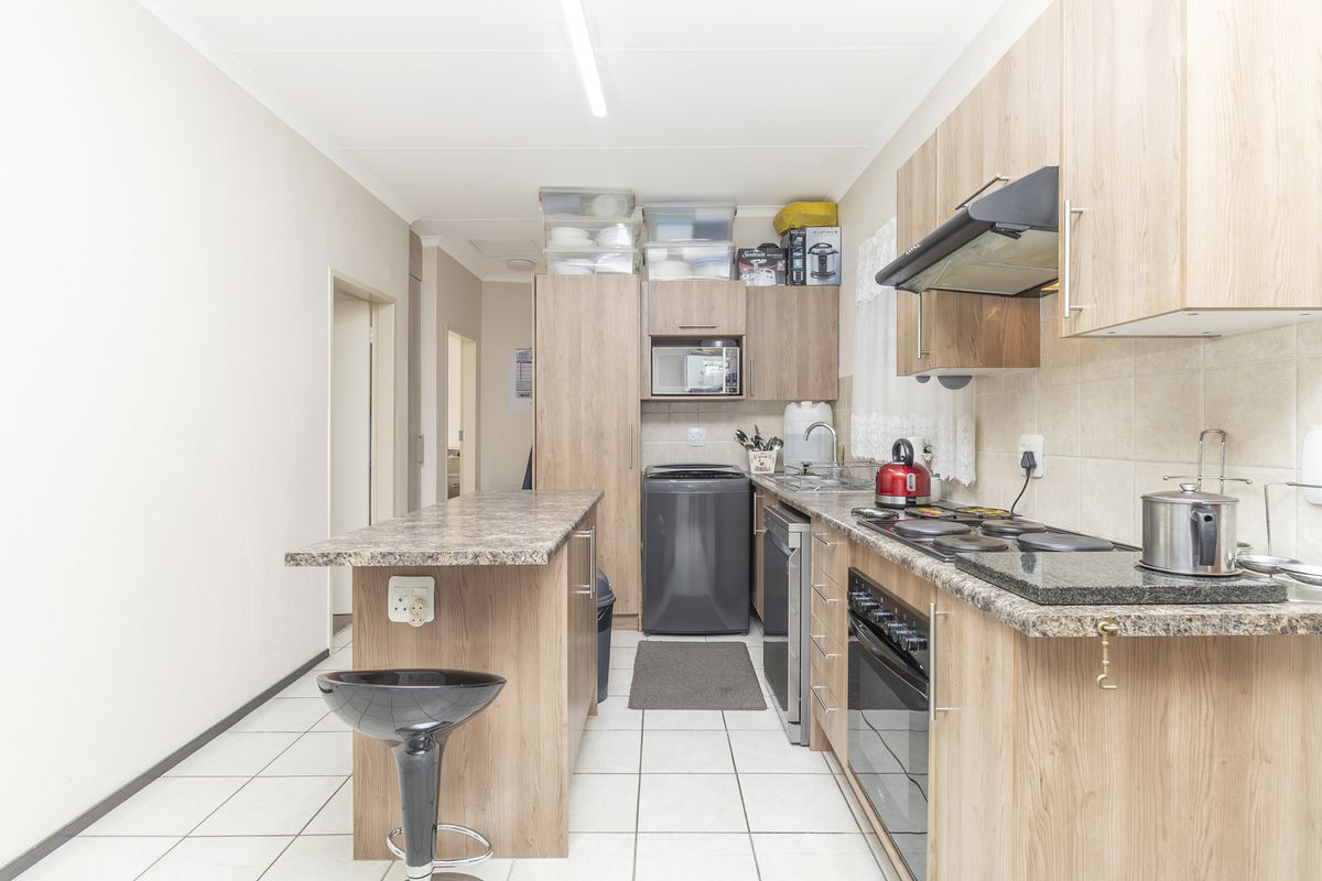 Modern 2 Bed 2 Bath Apartment with Backup Power in Prime Olivedale - Photo 2