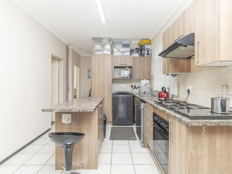 Modern 2 Bed 2 Bath Apartment with Backup Power in Prime Olivedale - Photo 2