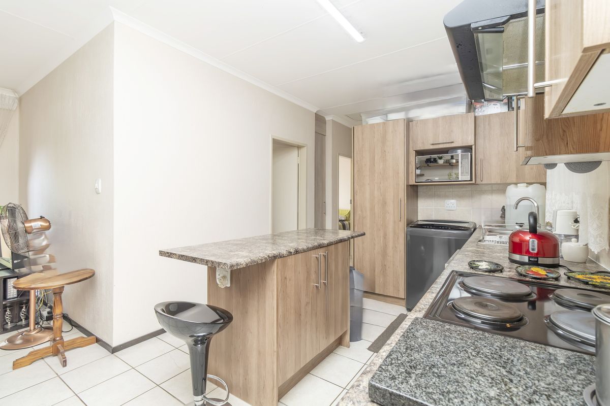 Modern 2 Bed 2 Bath Apartment with Backup Power in Prime Olivedale - Photo 3