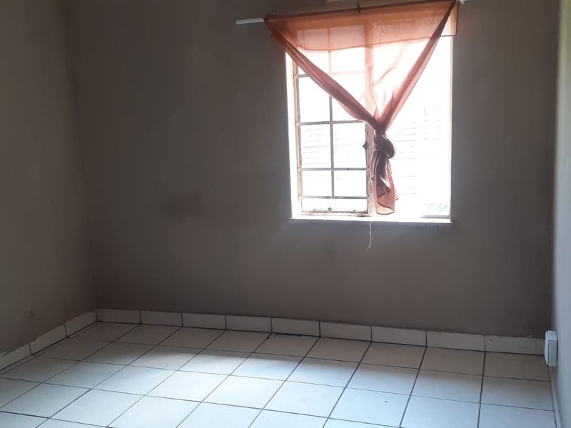 A home awaiting a TLC home lover - Photo 7