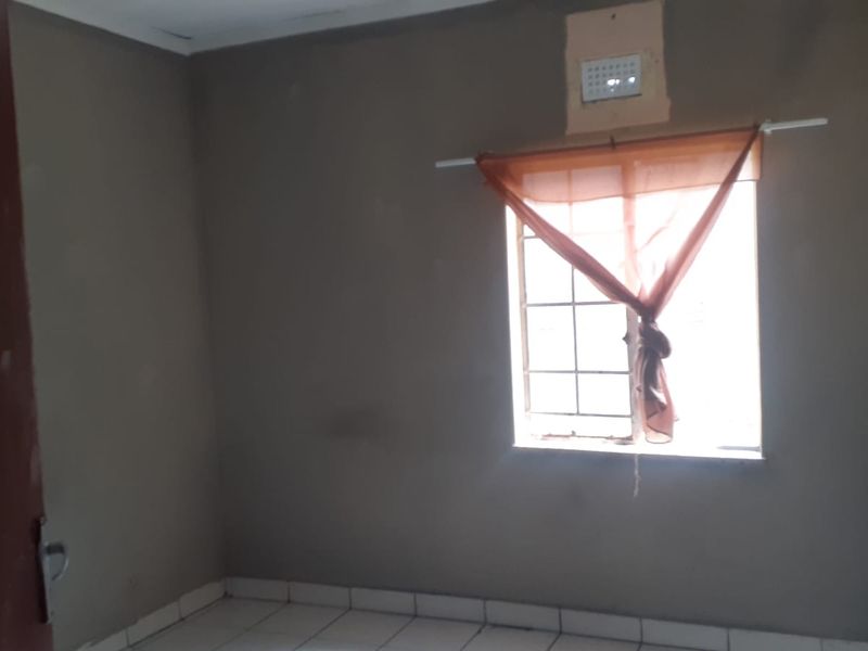 A home awaiting a TLC home lover - Photo 6