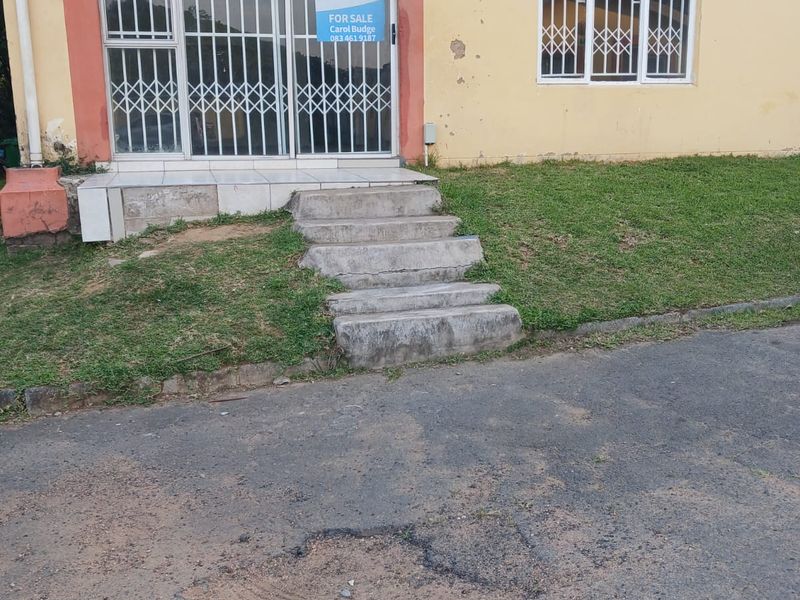 2 Bedroom Townhouse - Photo 2