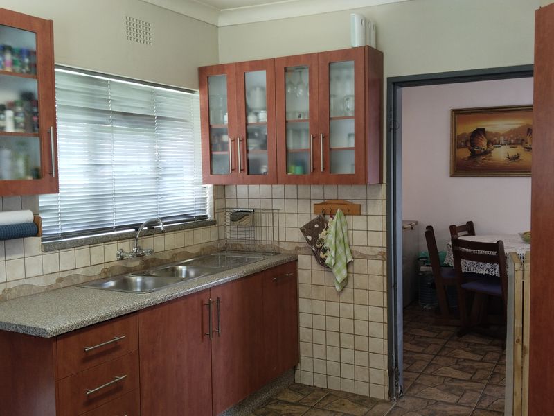 Neat, Secure & Perfectly Located Family Home – Move-In Ready - Photo 9