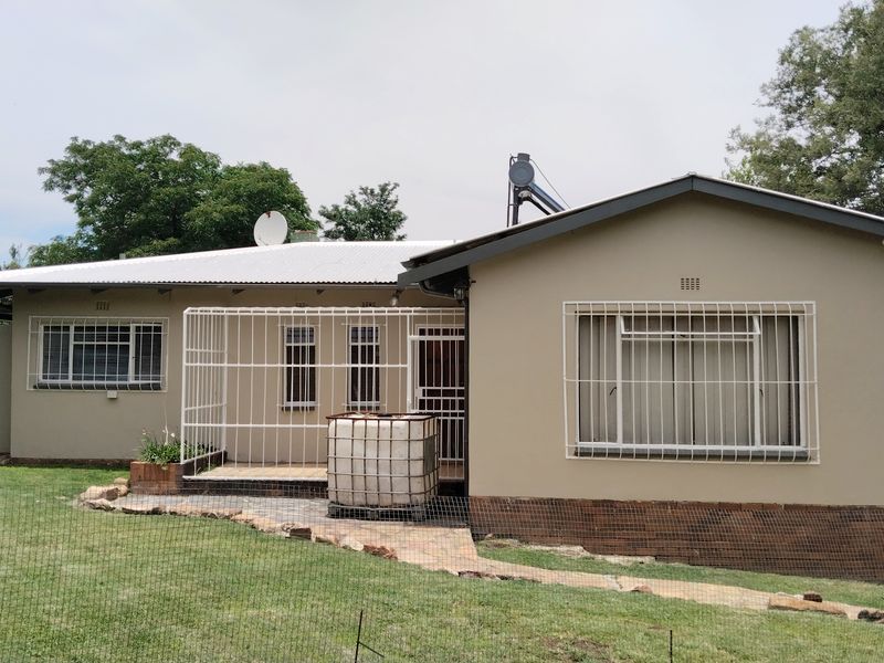 Neat, Secure & Perfectly Located Family Home – Move-In Ready - Photo 2