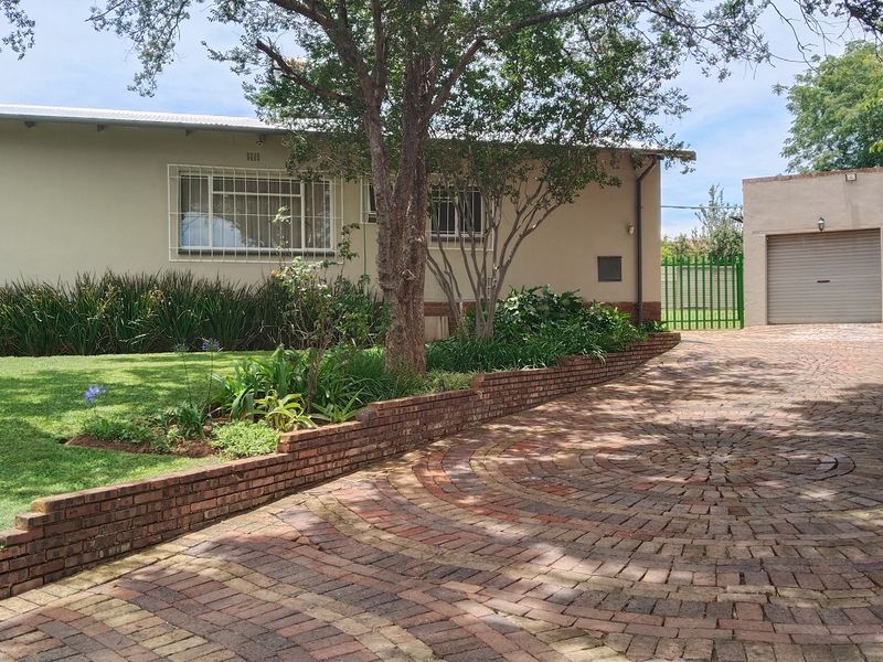 Neat, Secure & Perfectly Located Family Home – Move-In Ready - Photo 7