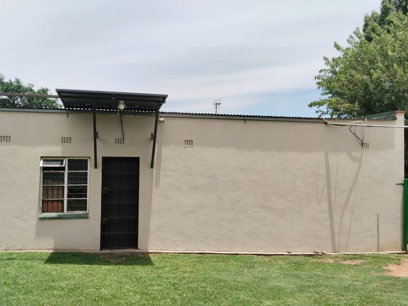 Neat, Secure & Perfectly Located Family Home – Move-In Ready - Photo 4