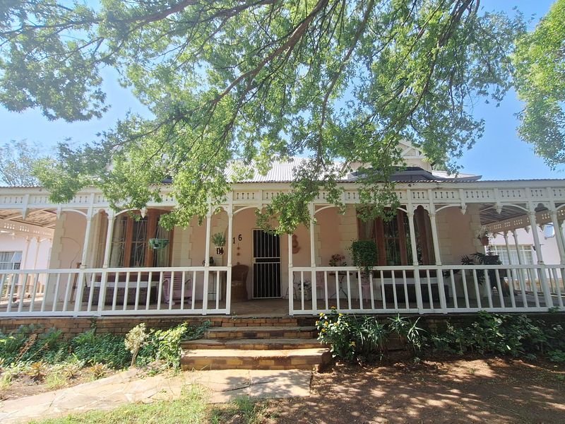 3 Bedroom house with 2 bedroom flat for sale and wraparound porch - Photo 3