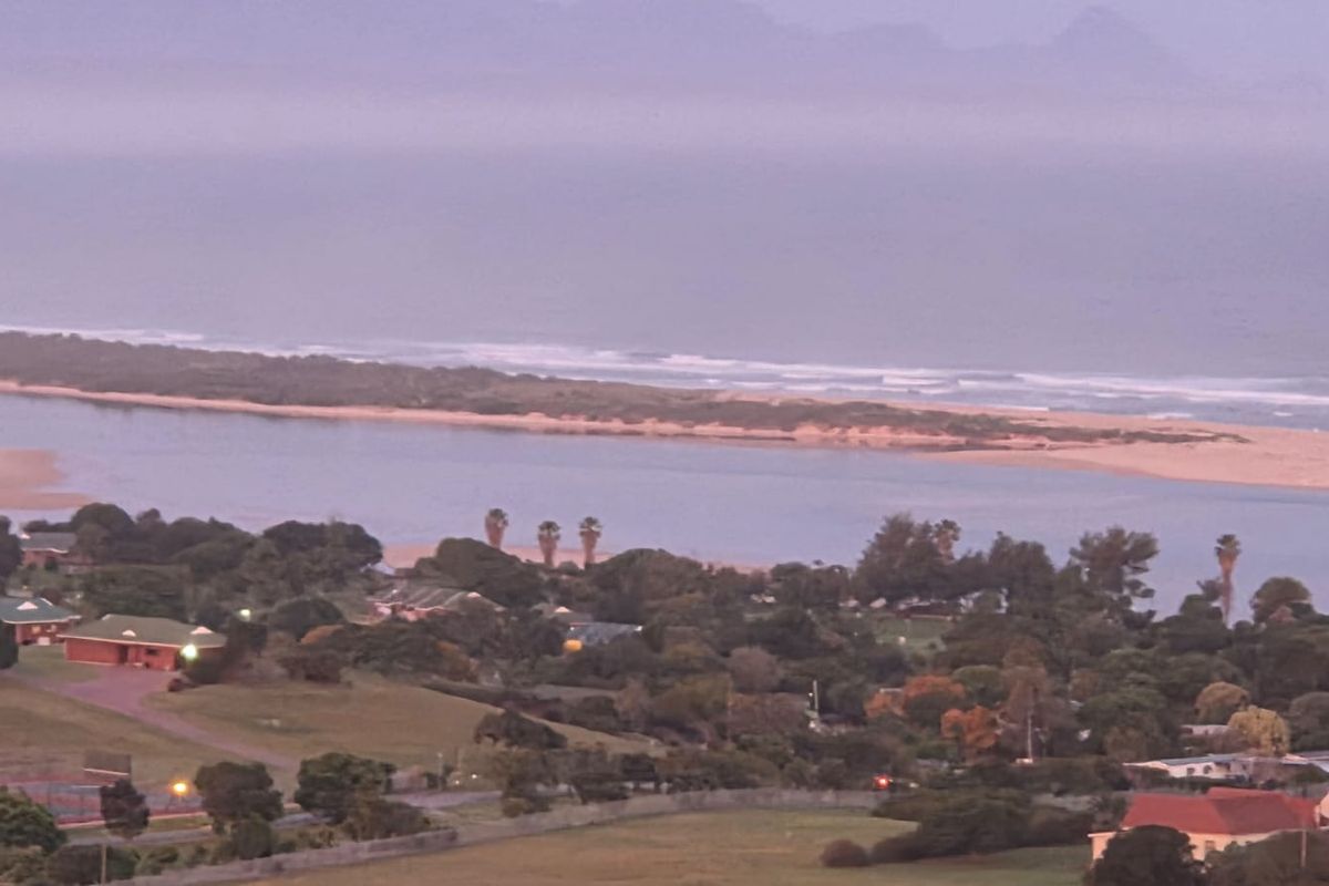 Awe-Inspiring Vista – Ocean, Lagoon, Golf Course & Mountain Views - Photo 3