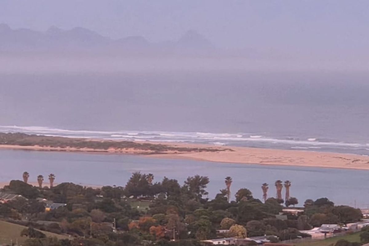 Awe-Inspiring Vista – Ocean, Lagoon, Golf Course & Mountain Views - Photo 4