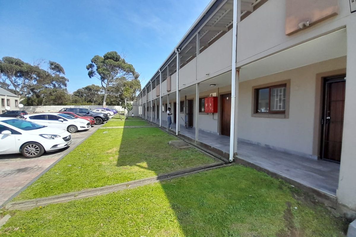 Perfect investment opportunity! Neat & Secure Ground-Floor Bachelor Flat in Heiderand, Mossel Bay - Photo 2