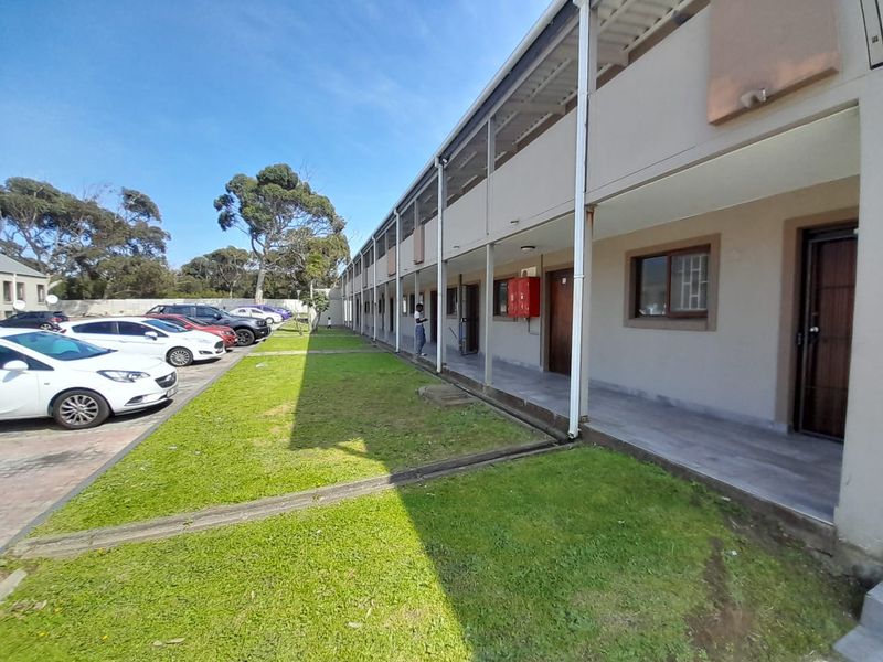 Perfect investment opportunity! Neat & Secure Ground-Floor Bachelor Flat in Heiderand, Mossel Bay - Photo 2