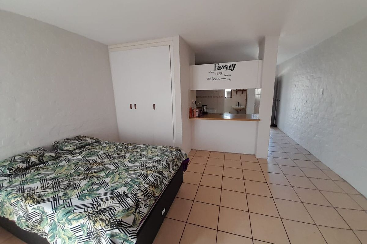 Perfect investment opportunity! Neat & Secure Ground-Floor Bachelor Flat in Heiderand, Mossel Bay - Photo 3