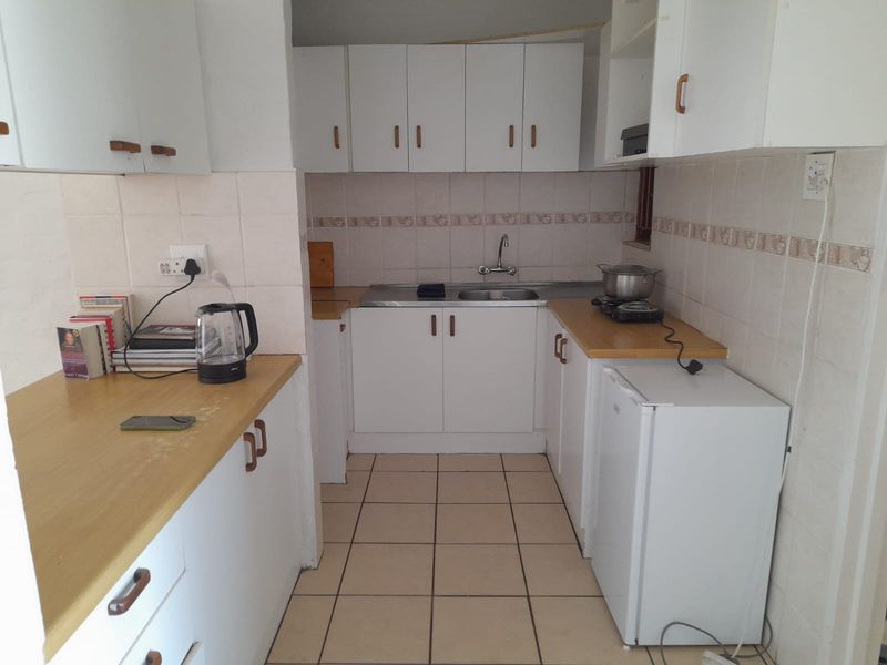 Perfect investment opportunity! Neat & Secure Ground-Floor Bachelor Flat in Heiderand, Mossel Bay - Photo 9