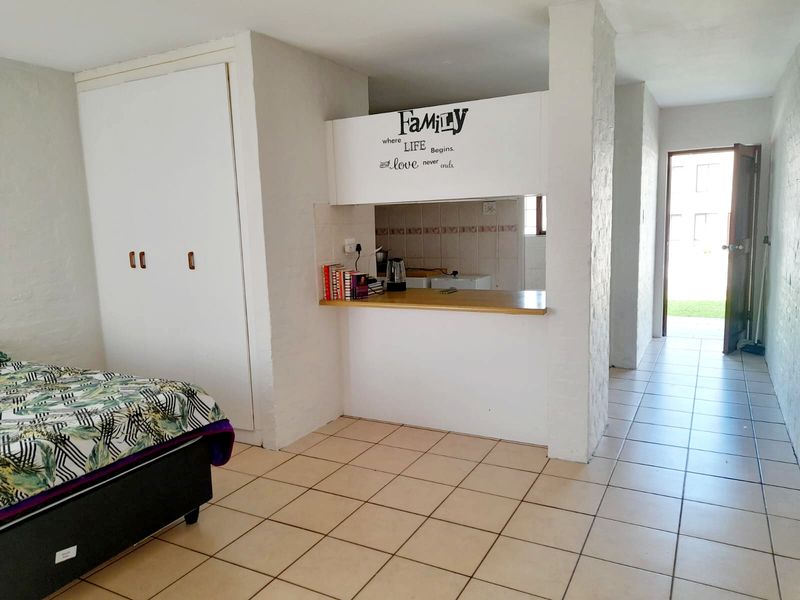 Perfect investment opportunity! Neat & Secure Ground-Floor Bachelor Flat in Heiderand, Mossel Bay - Photo 8
