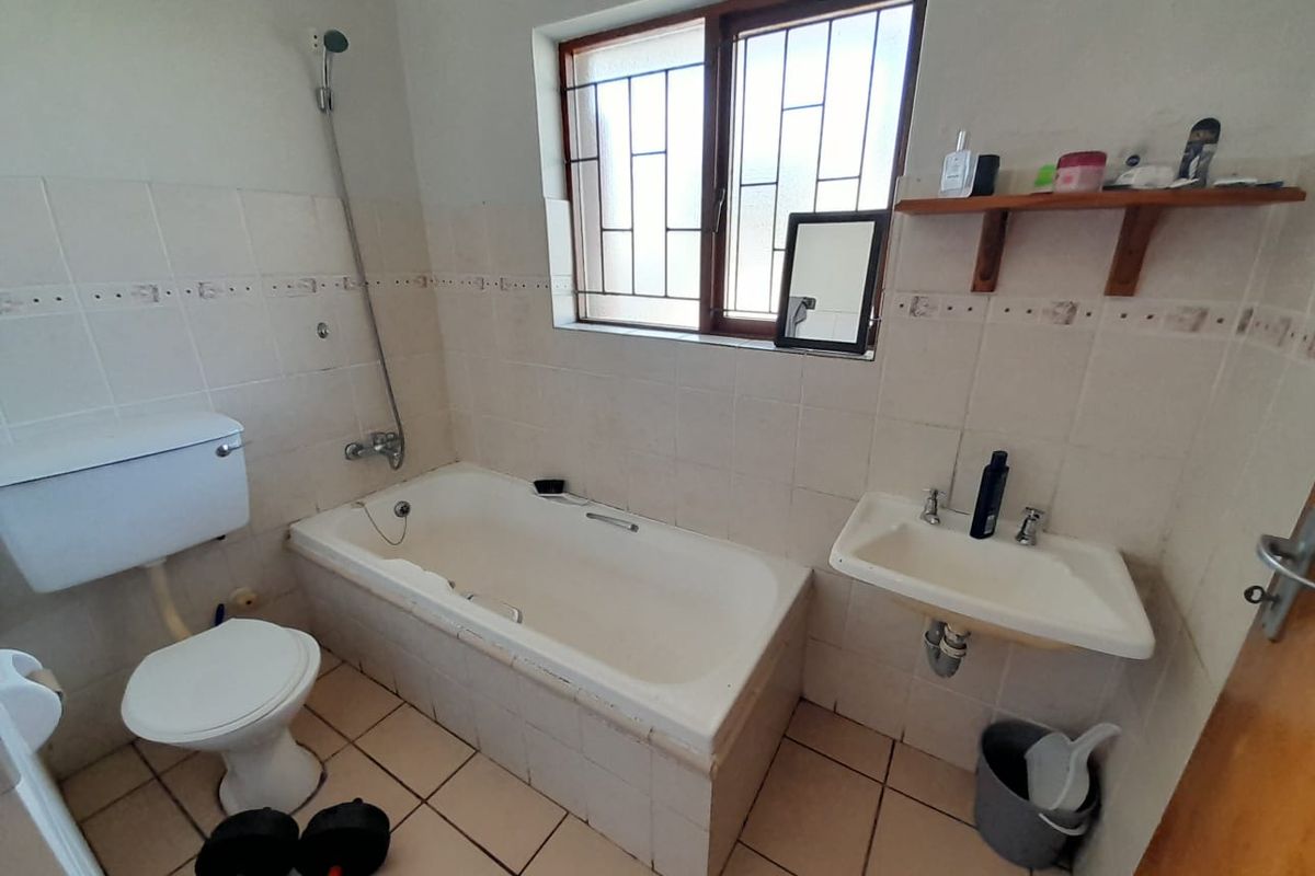 Perfect investment opportunity! Neat & Secure Ground-Floor Bachelor Flat in Heiderand, Mossel Bay - Photo 4