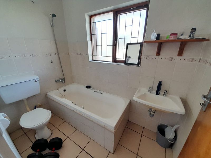 Perfect investment opportunity! Neat & Secure Ground-Floor Bachelor Flat in Heiderand, Mossel Bay - Photo 4