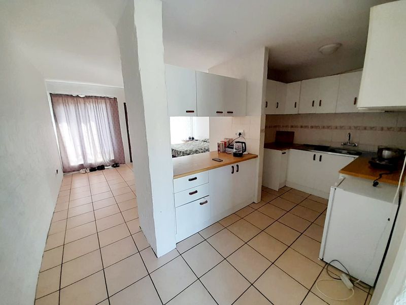 Perfect investment opportunity! Neat & Secure Ground-Floor Bachelor Flat in Heiderand, Mossel Bay - Photo 5
