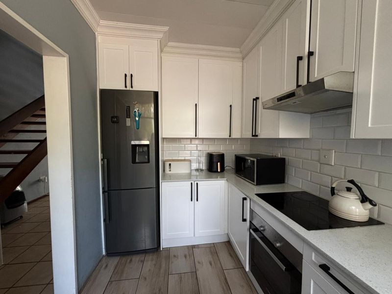 Just listed - Photo 2