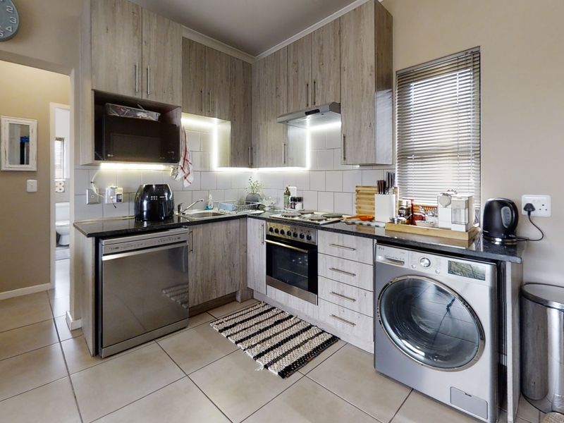 Move-In Ready Two-Bedroom Apartment in Sought-After Goedeburg - Photo 2