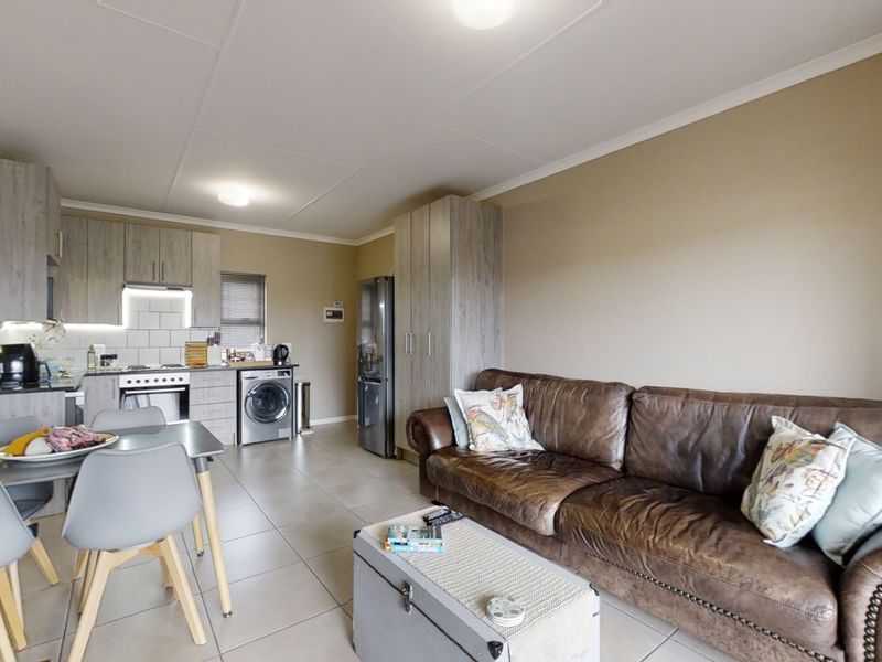 Move-In Ready Two-Bedroom Apartment in Sought-After Goedeburg - Photo 3