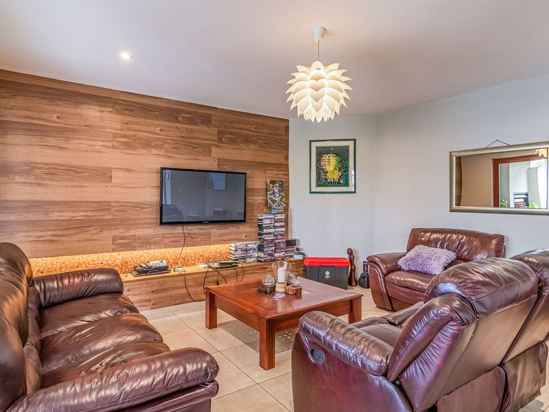 Three Bed Home in our Rory Byrne Enclosure. Newly Renovated - Photo 5