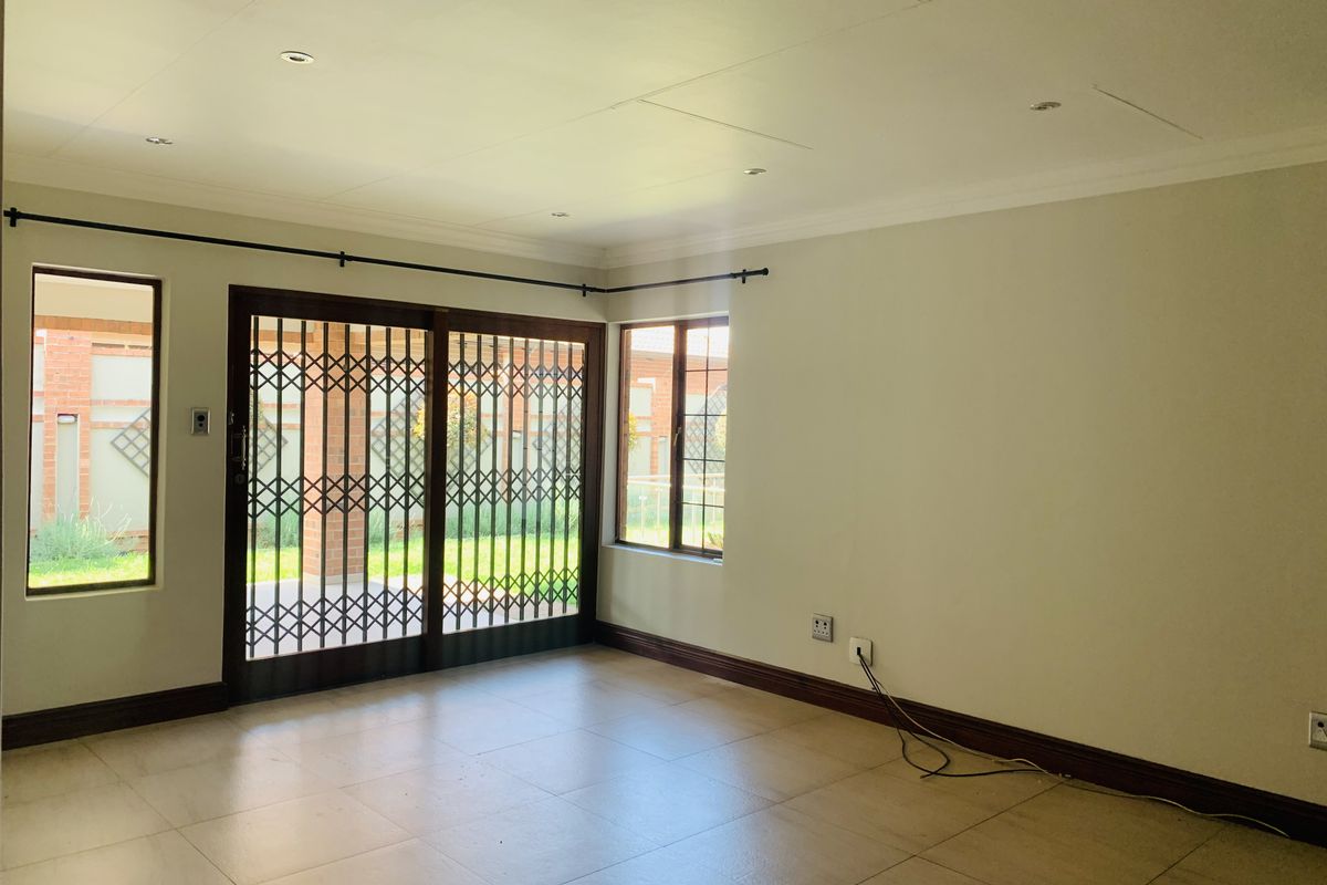 Secure Modern Living In Desired Suburb! - Photo 4