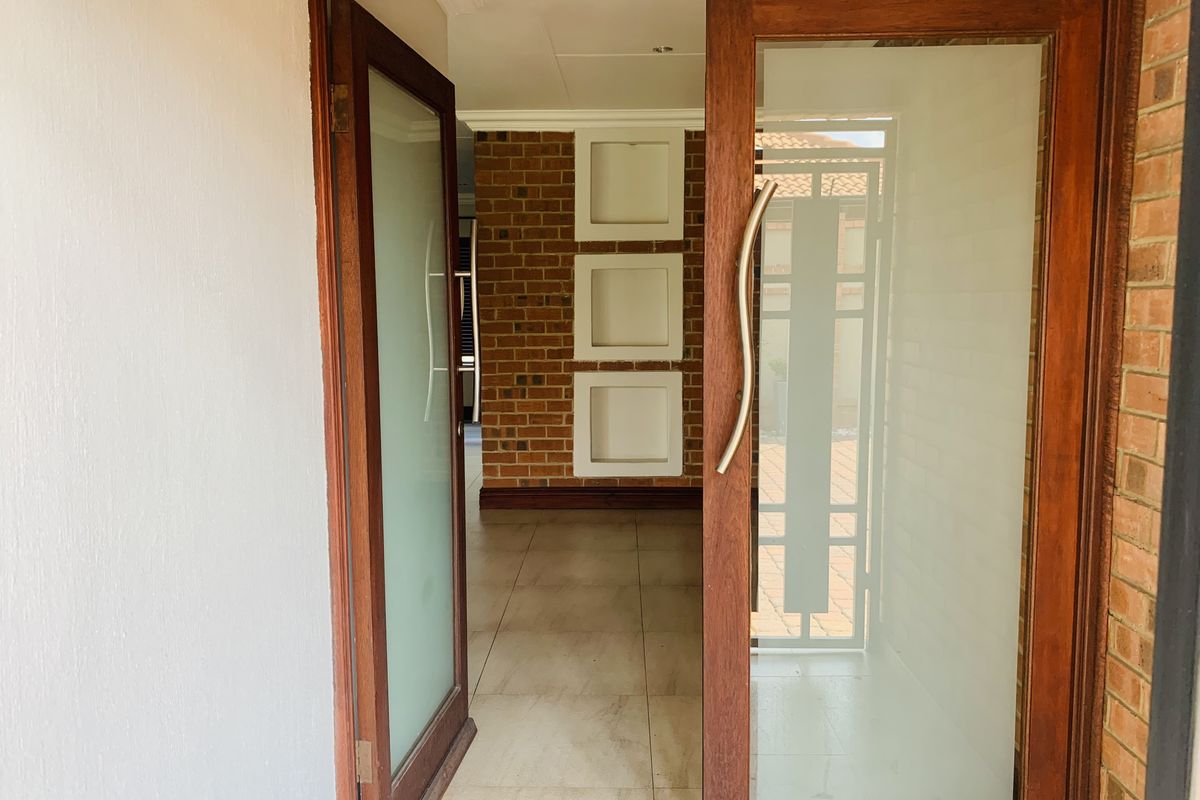 Secure Modern Living In Desired Suburb! - Photo 2