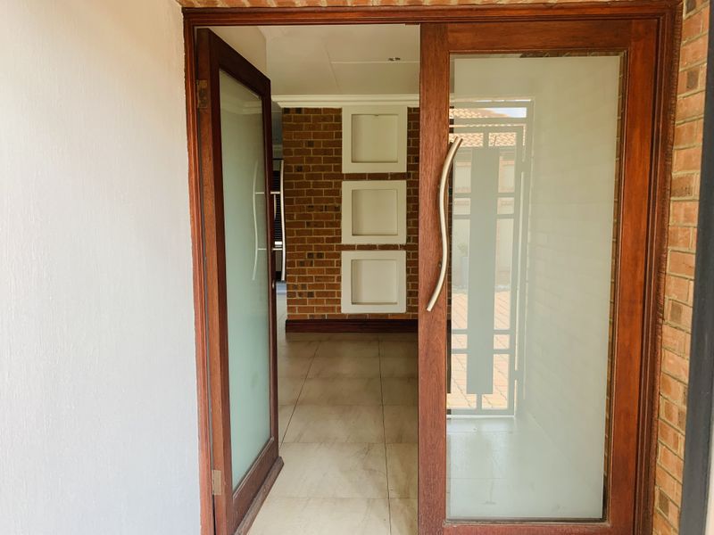 Secure Modern Living In Desired Suburb! - Photo 2