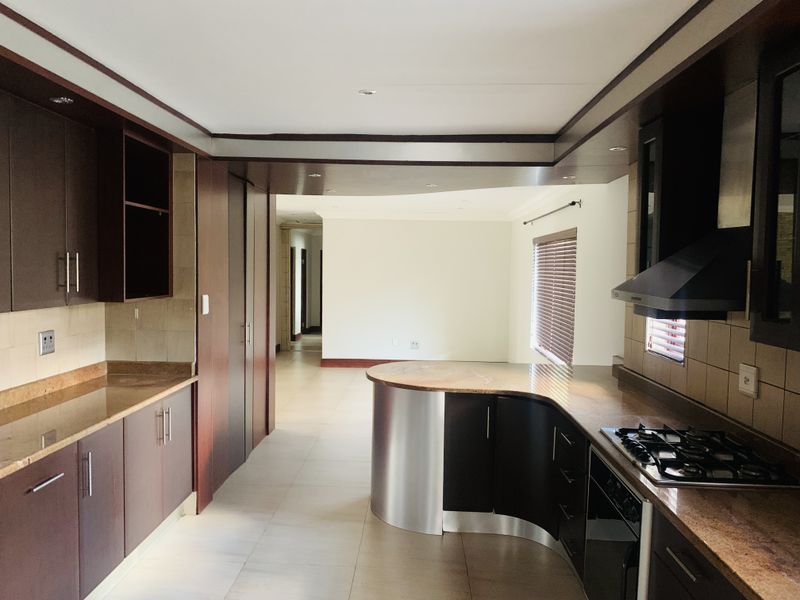 Secure Modern Living In Desired Suburb! - Photo 10