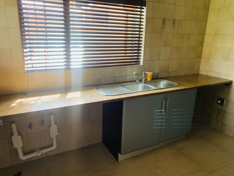 Secure Modern Living In Desired Suburb! - Photo 8